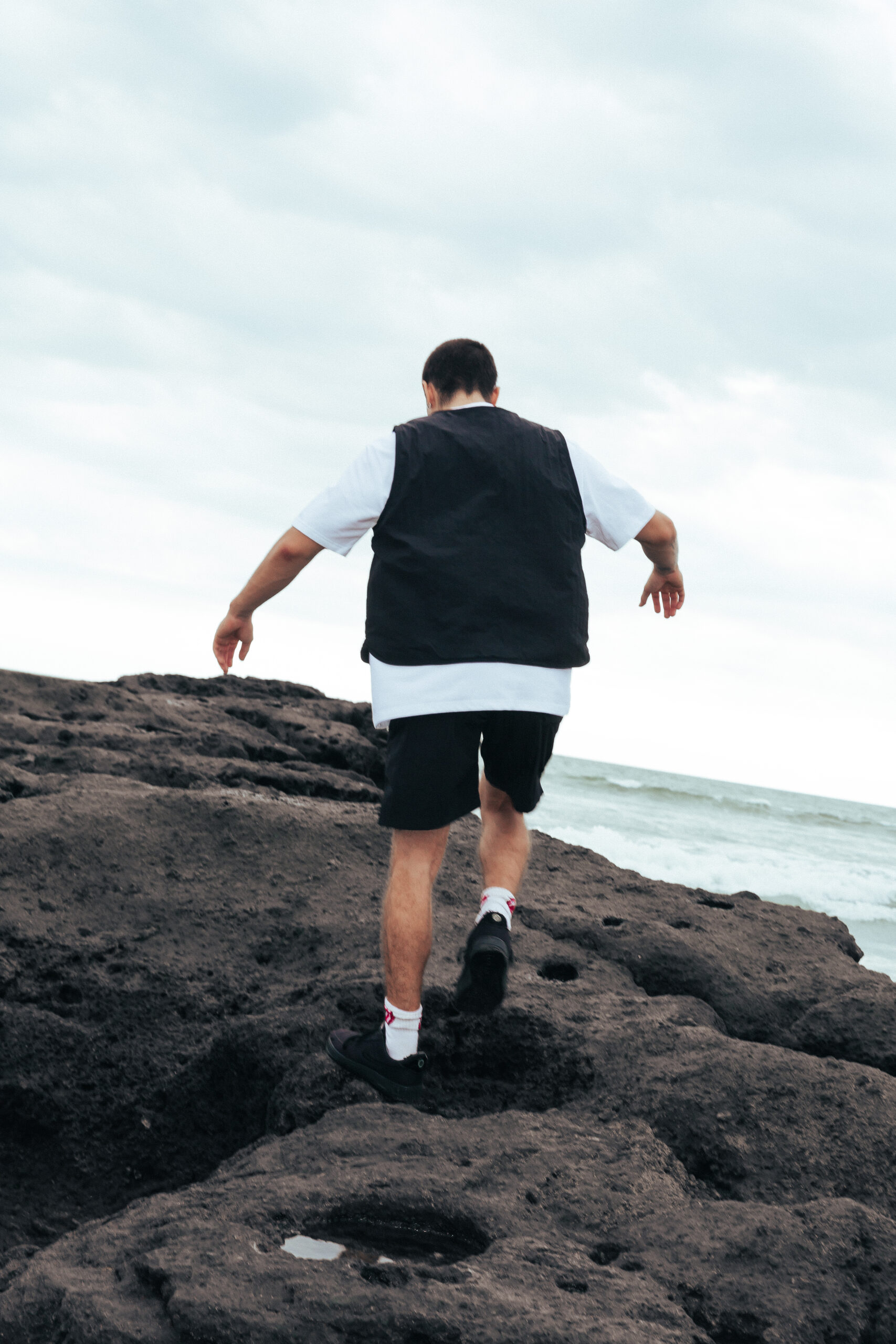 FITCH STUDIO | Crinkle Utility Vest V.1 | Black - Image 8